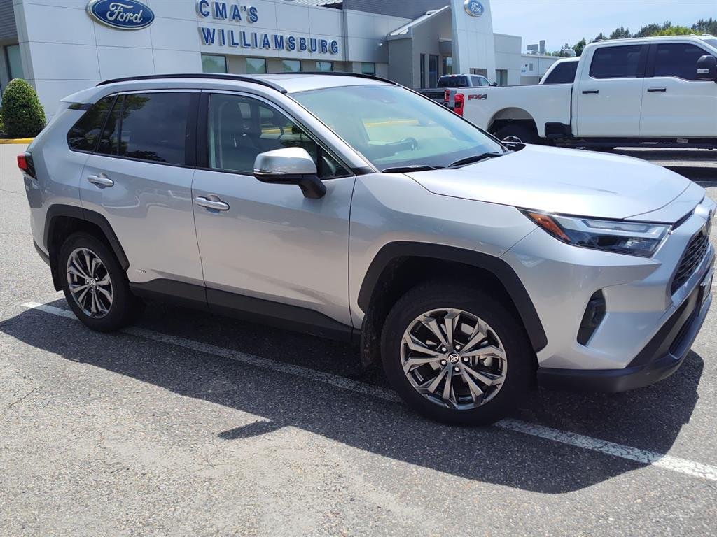 Used 2022 Silver Sky Metallic Toyota XLE Premium image 2