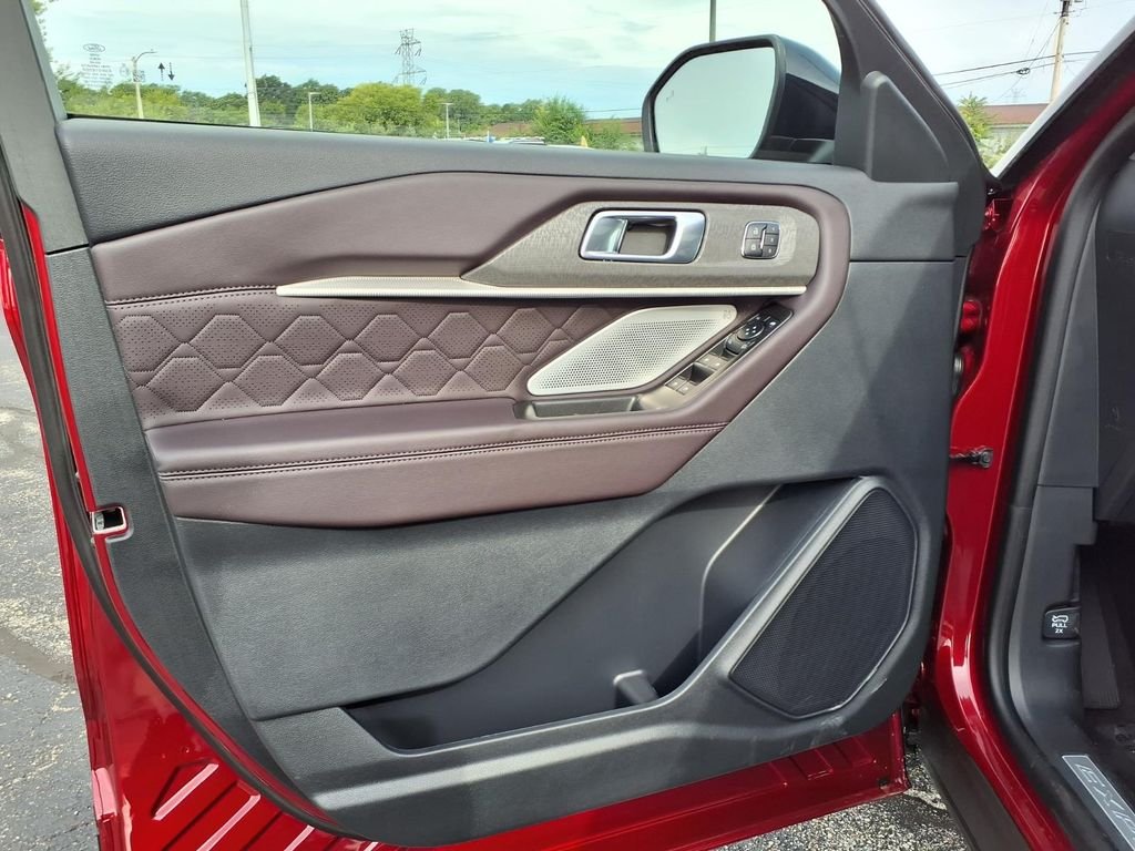 New 2027 Ruby Red Metallic Tinted Clearcoat Ford Platinum™ image 12