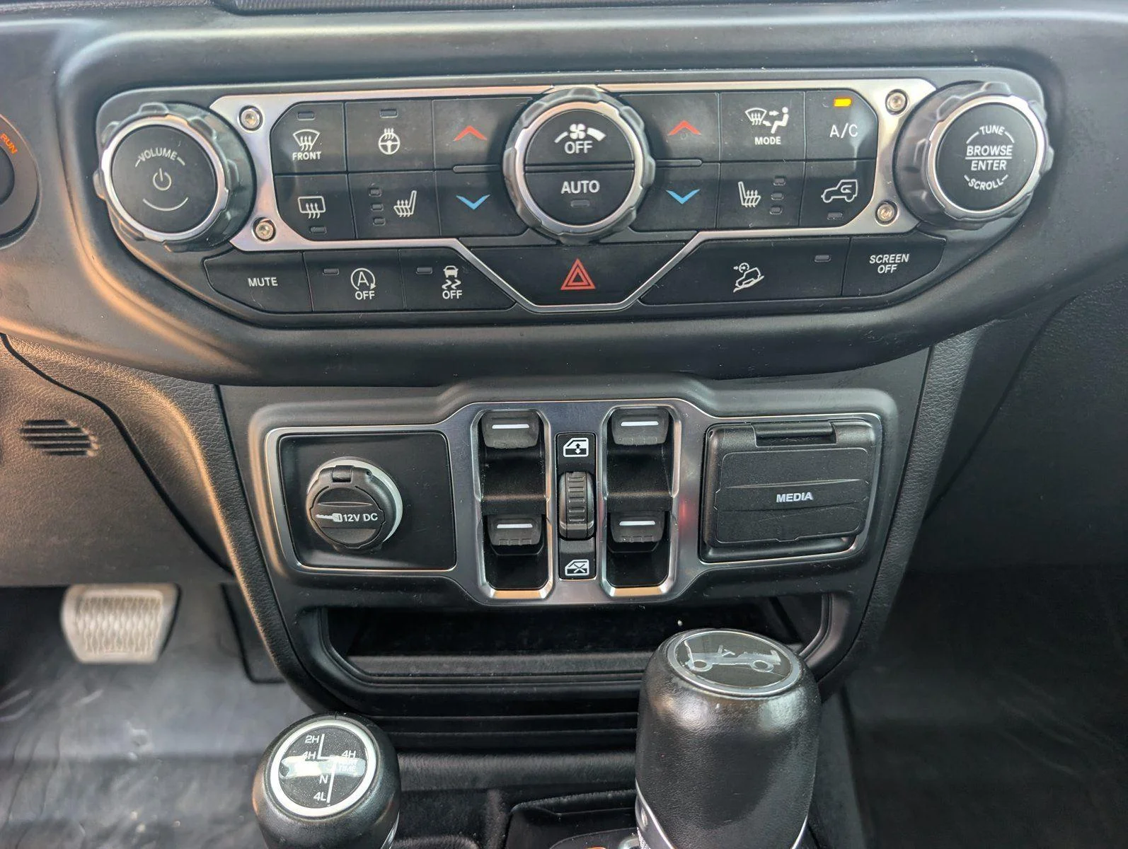 Used 2020 Granite Crystal Metallic Clearcoat Jeep North Edition image 51