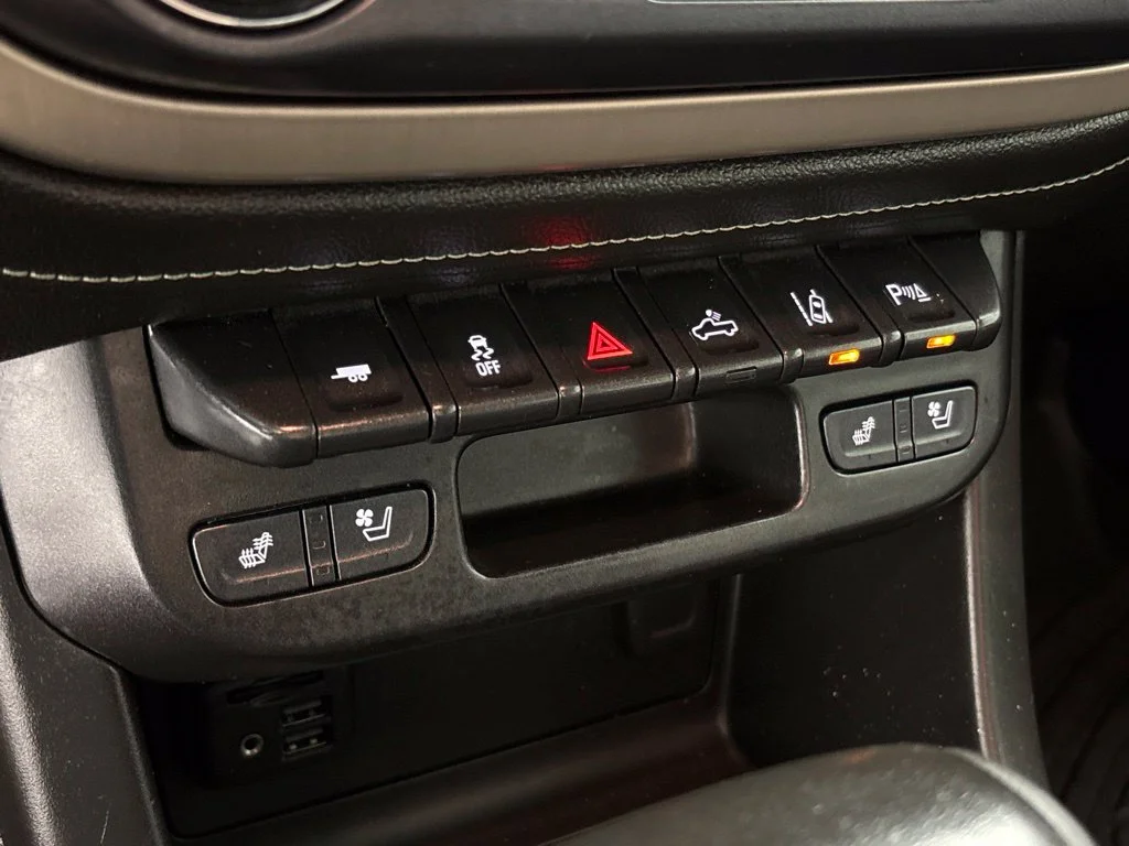 Used 2021 Green GMC Denali image 40