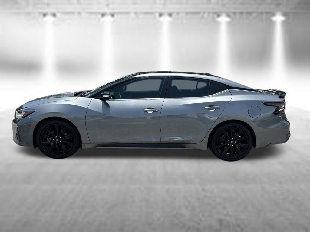 Used 2023 Gray Nissan SR image 5