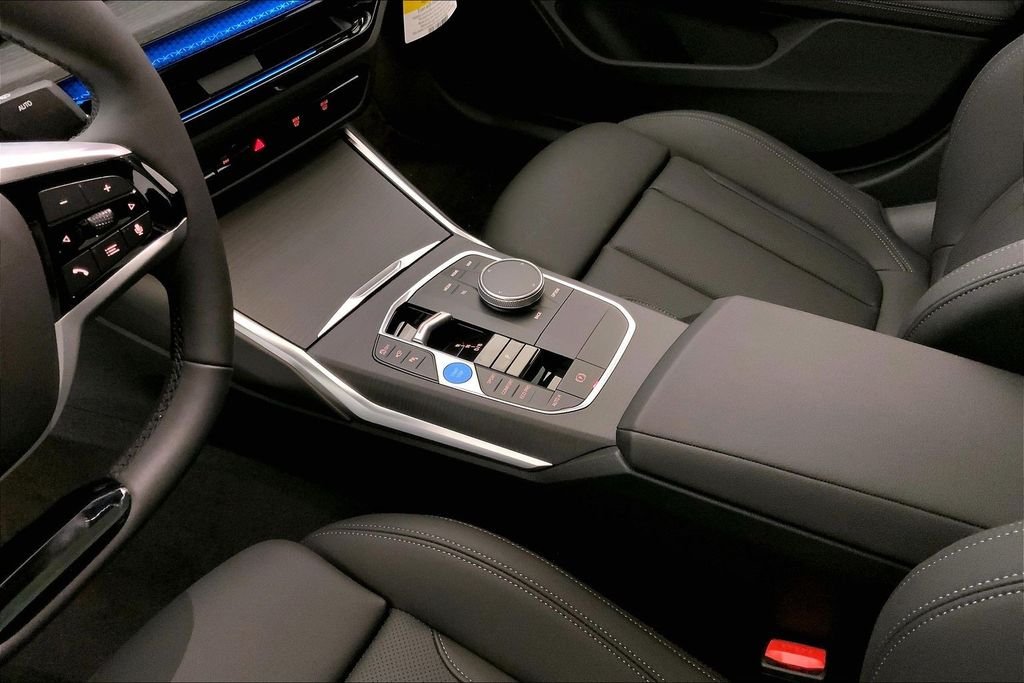 Used 2026 Skyscraper Grey Metallic BMW xDrive40 image 6