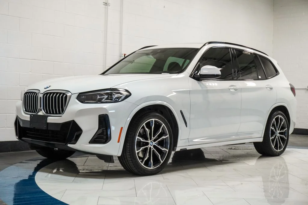 Used 2022 White BMW xDrive30i image 4