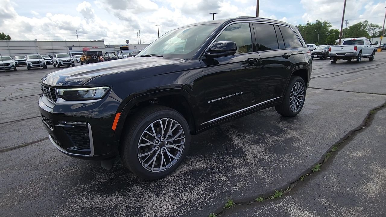 New 2026 Diamond Black Crystal Pearl-Coat Exterior Paint Jeep Summit image 4