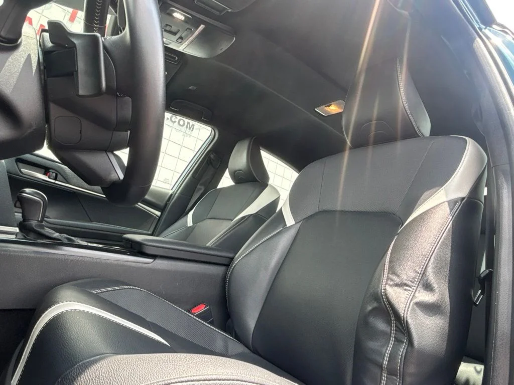 Used 2025  Toyota SE image 11