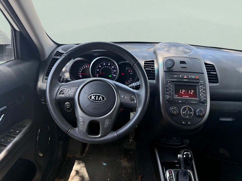 Used 2012 Clear White Kia Plus image 21