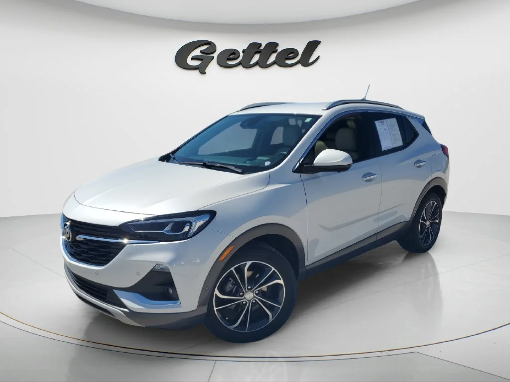 Used 2022 WHITE FROST TRICOAT Buick Essence image 1