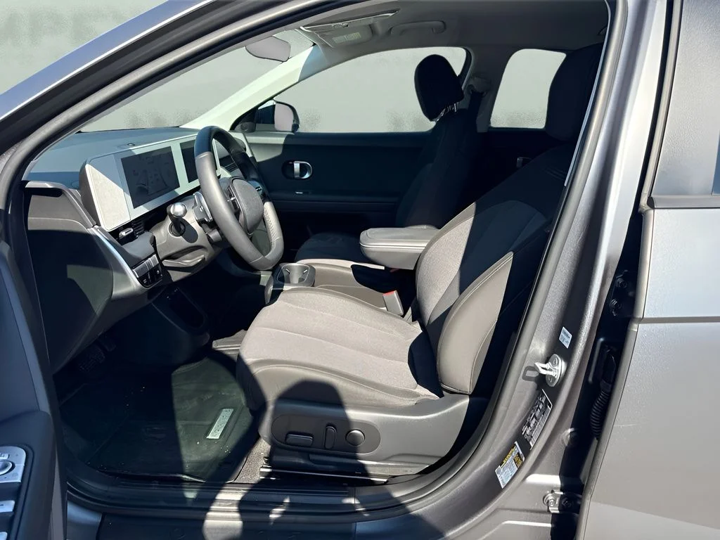 Used 2024 Gray Hyundai SEL image 9
