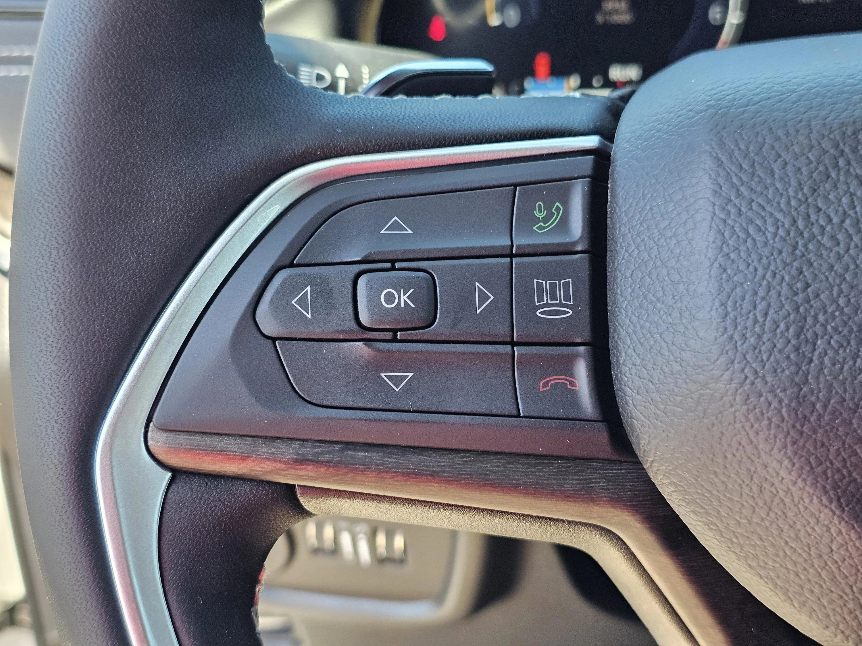 New 2026 Bright White Clearcoat Jeep Laredo Altitude image 20