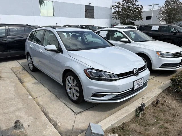 2019 Volkswagen Golf SportWagen 1.4 TSI SE's photo