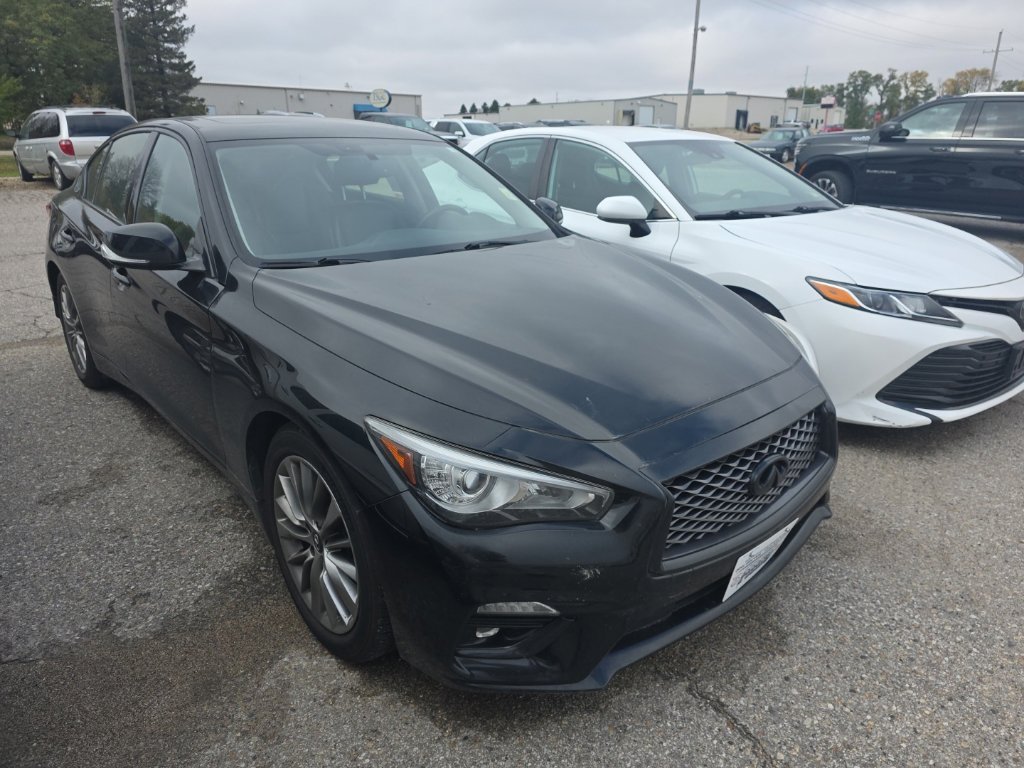 Used 2019 Black INFINITI 3.0t LUXE image 2