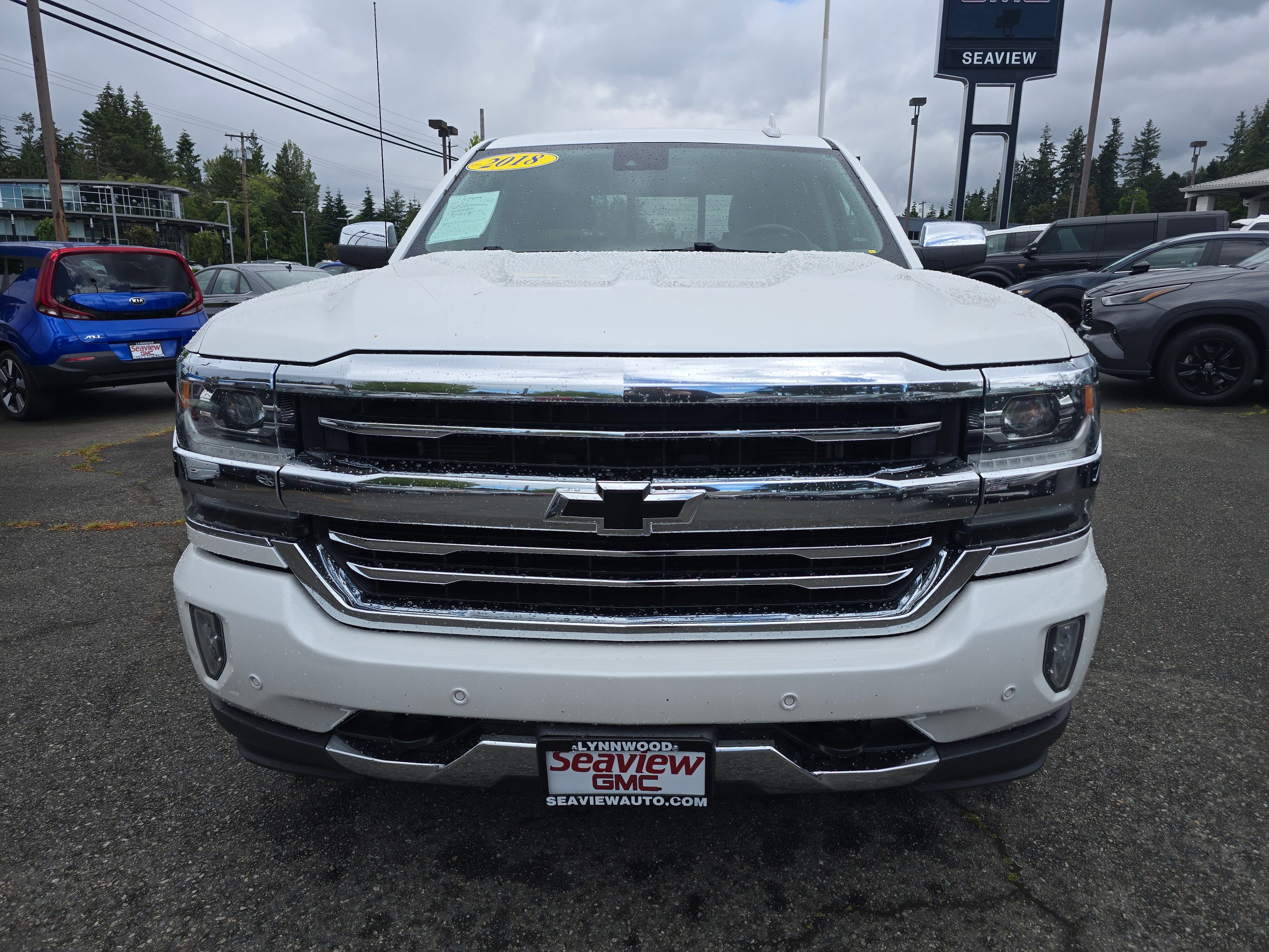Used 2018 IRIDESCENT PEARL TRICOAT Chevrolet High Country image 8
