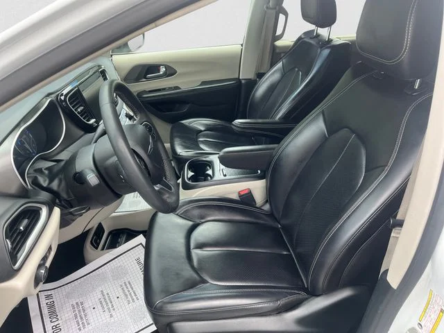 Used 2023 White Chrysler Touring L image 9