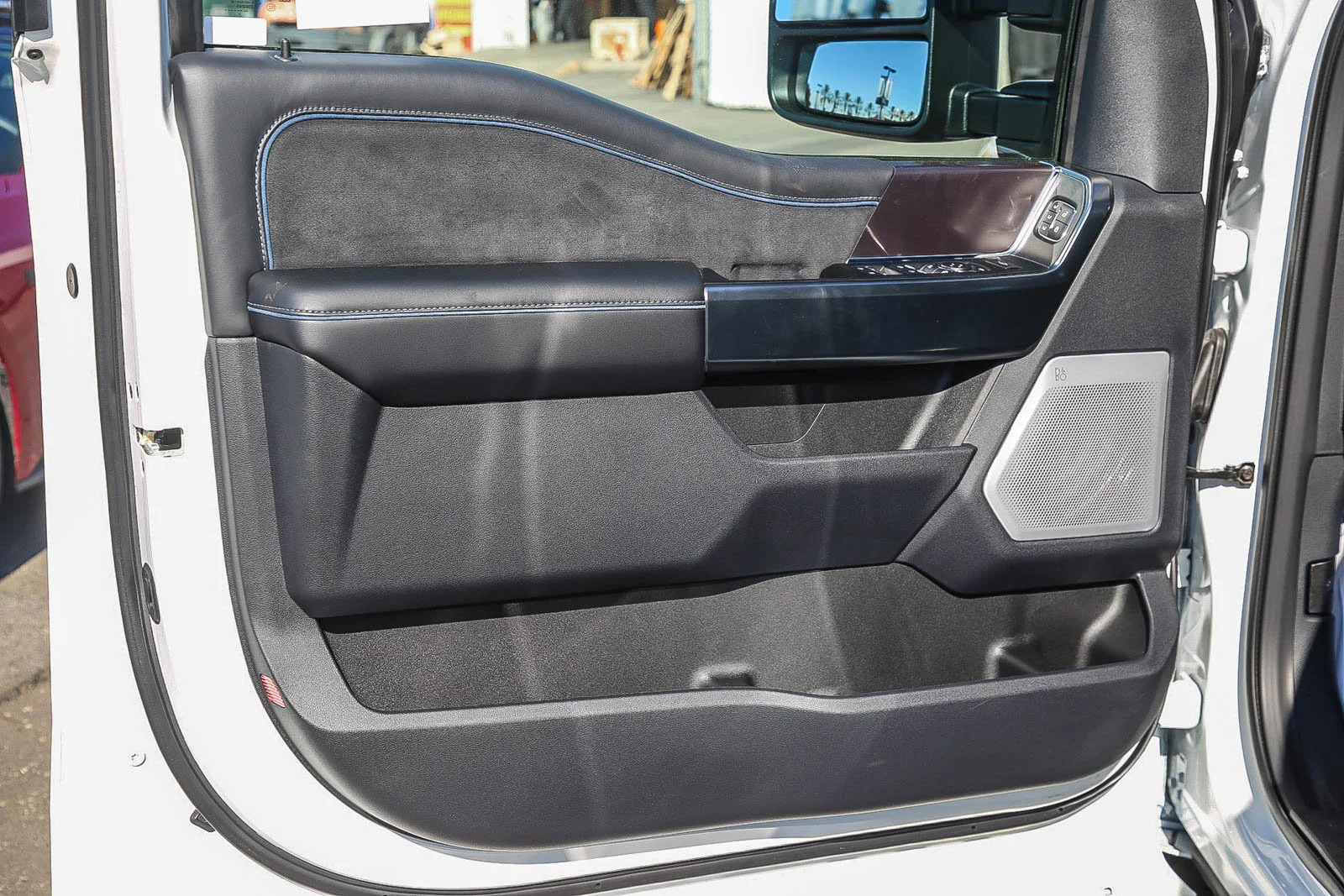 2026 Ford F-350 Super Duty Platinum - Photo 23