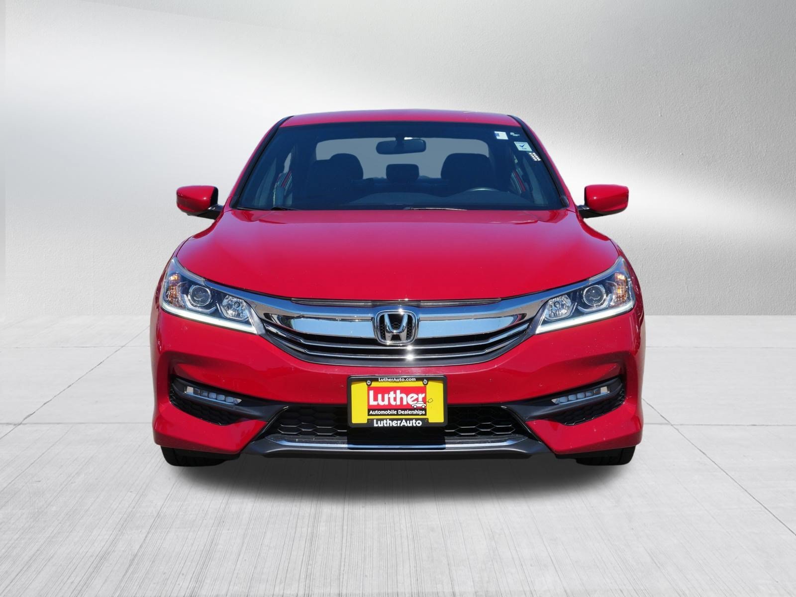 Used 2017 Honda Accord Sport SE with VIN 1HGCR2F18HA231346 for sale in Vadnais Heights, Minnesota