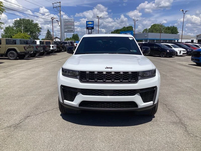 New 2026 Bright White Clear-Coat Exterior Paint Jeep Altitude image 2