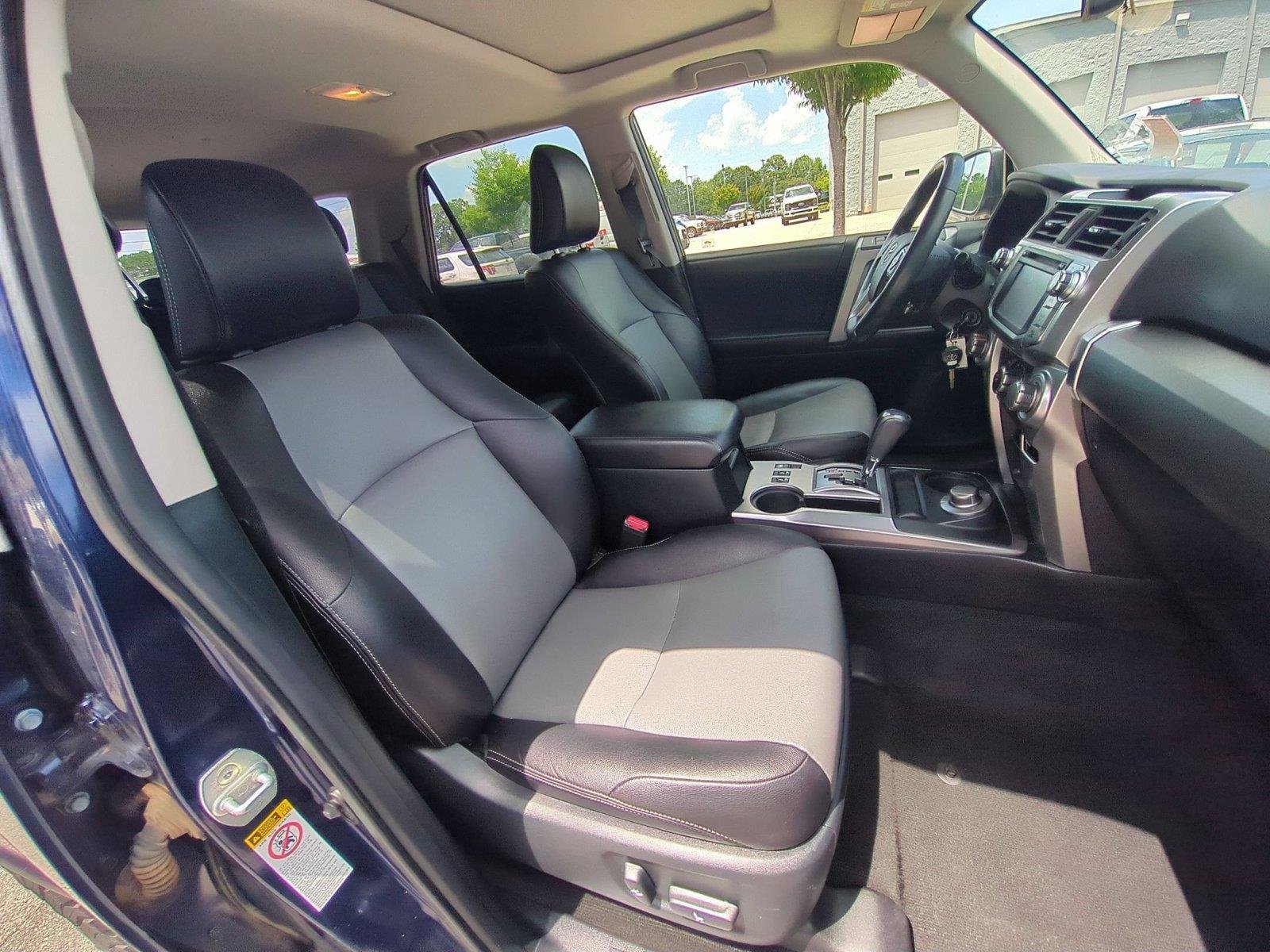 Used 2018 Nautical Blue Metallic Toyota SR5 Premium image 39