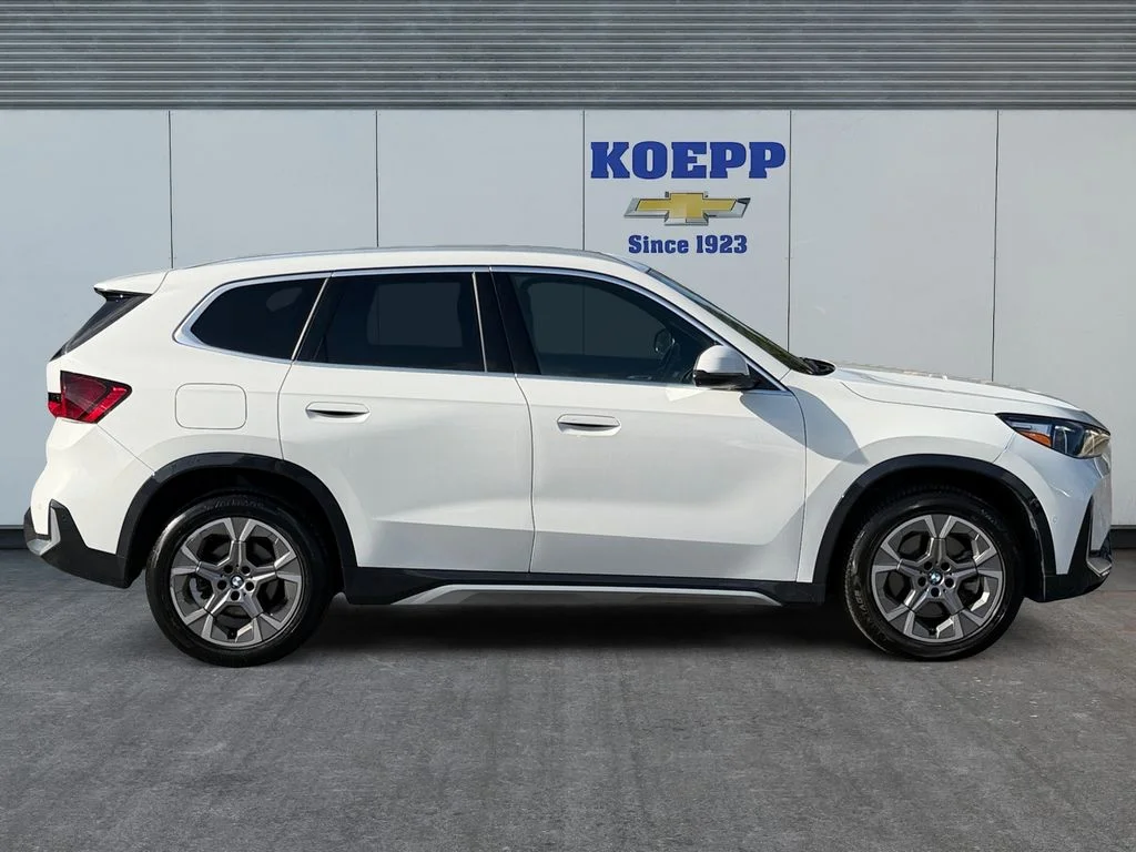 Used 2025 White BMW xDrive28i image 6