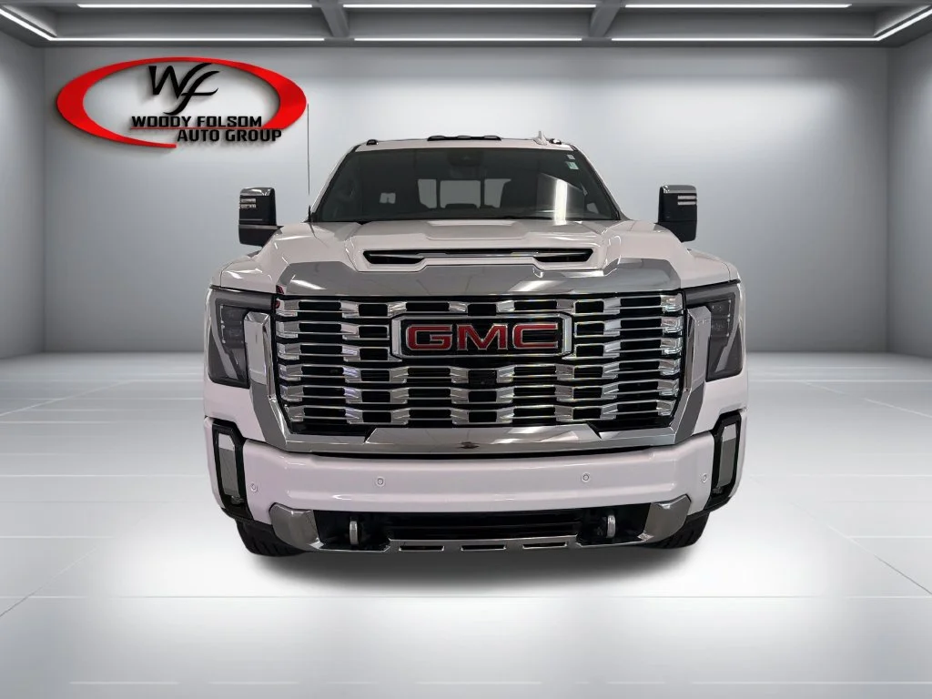 Used 2025 White GMC Denali image 2