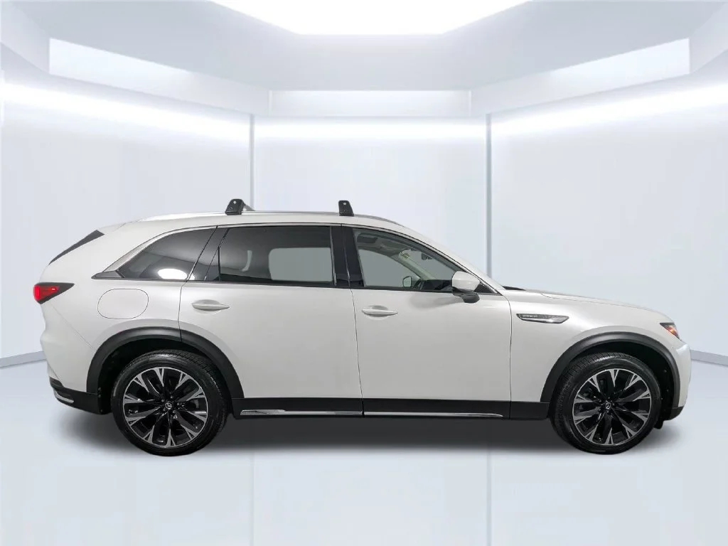 Used 2024 White Mazda Premium Plus AWD w/ 3rd Row Seats image 23