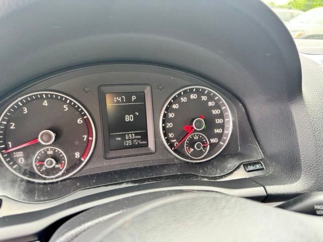 Used 2010 Silver Volkswagen Limited image 18