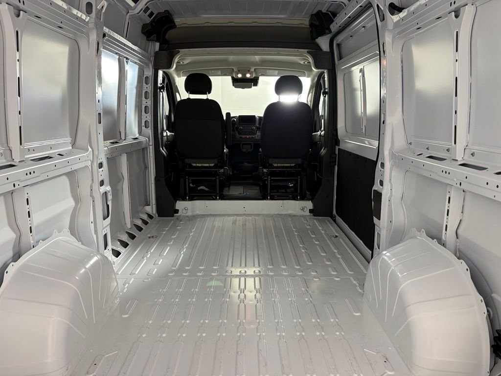 New 2027 Bright White Clearcoat RAM Base image 19