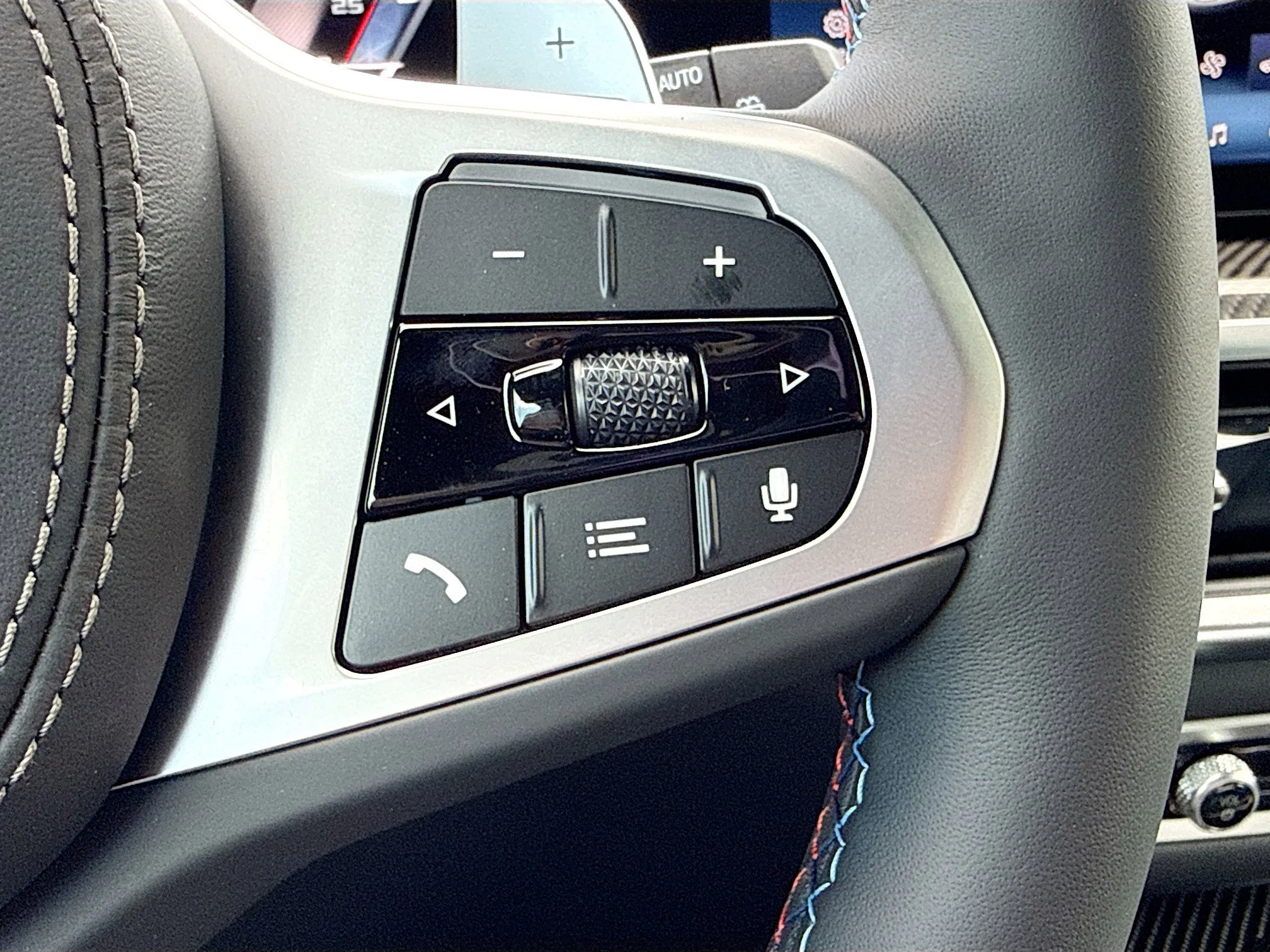 New 2026 Black Sapphire Metallic BMW M60i image 40