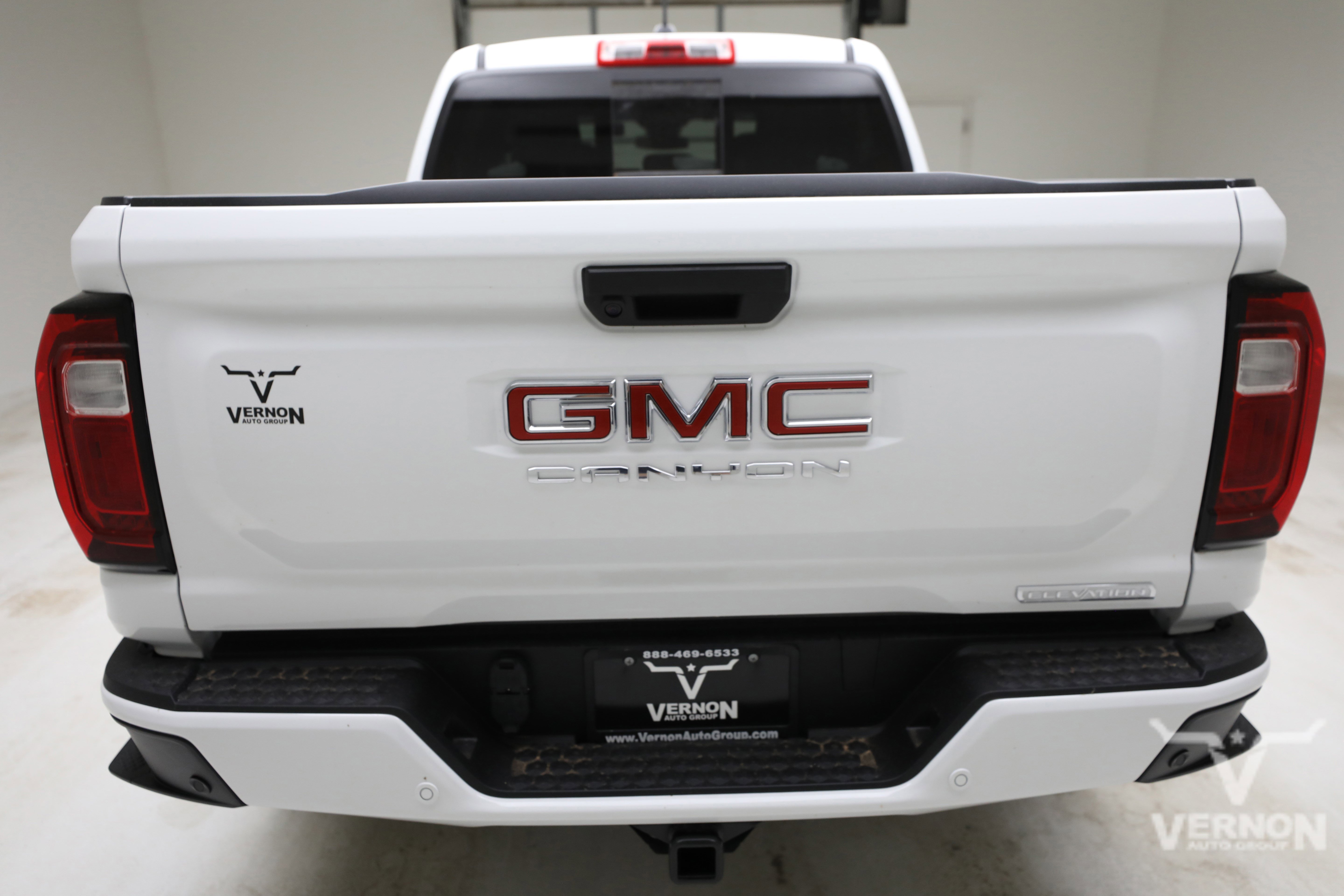 New 2026 Summit White GMC N image 4