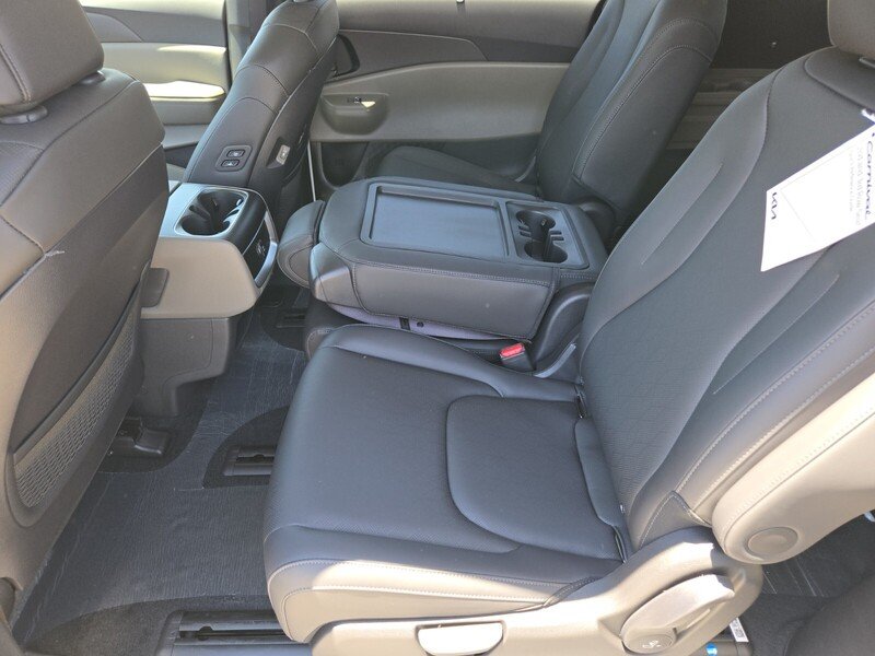 New 2026 Snow White Pearl Kia EX image 8