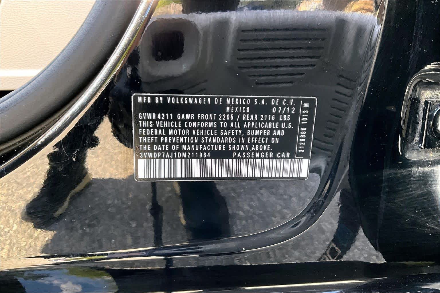 Used 2013 Black Volkswagen SE w/Convenience image 33