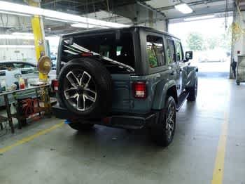 Used 2024 Anvil Clearcoat Jeep Sport S image 4