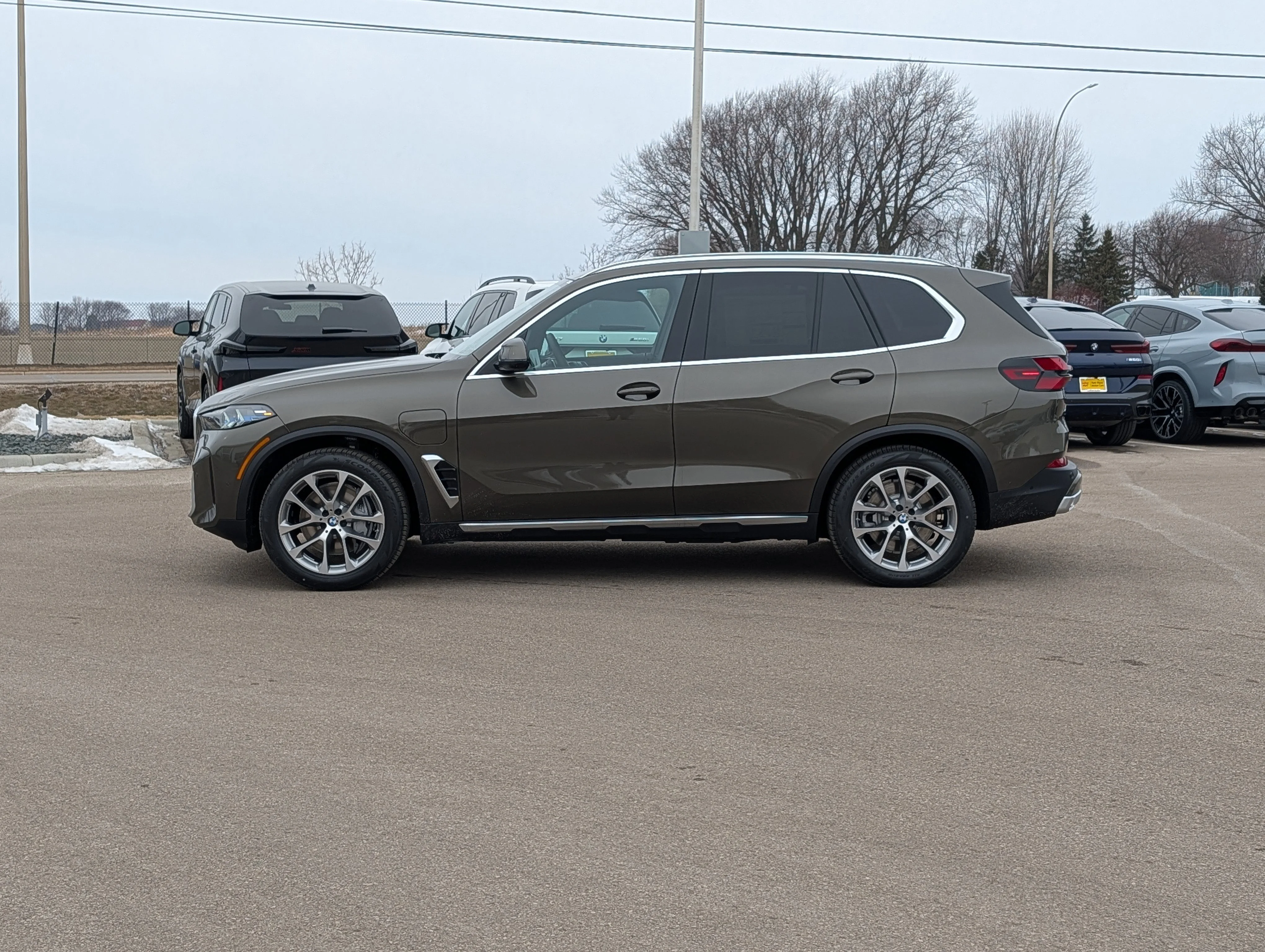 New 2026 Manhattan Green Metallic BMW xDrive50e image 3