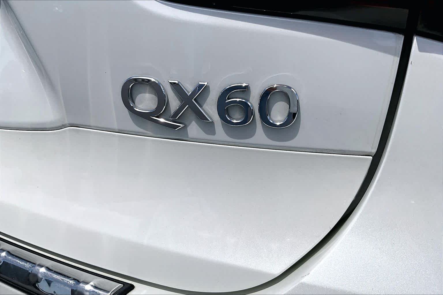 Used 2020 Majestic White INFINITI LUXE image 9