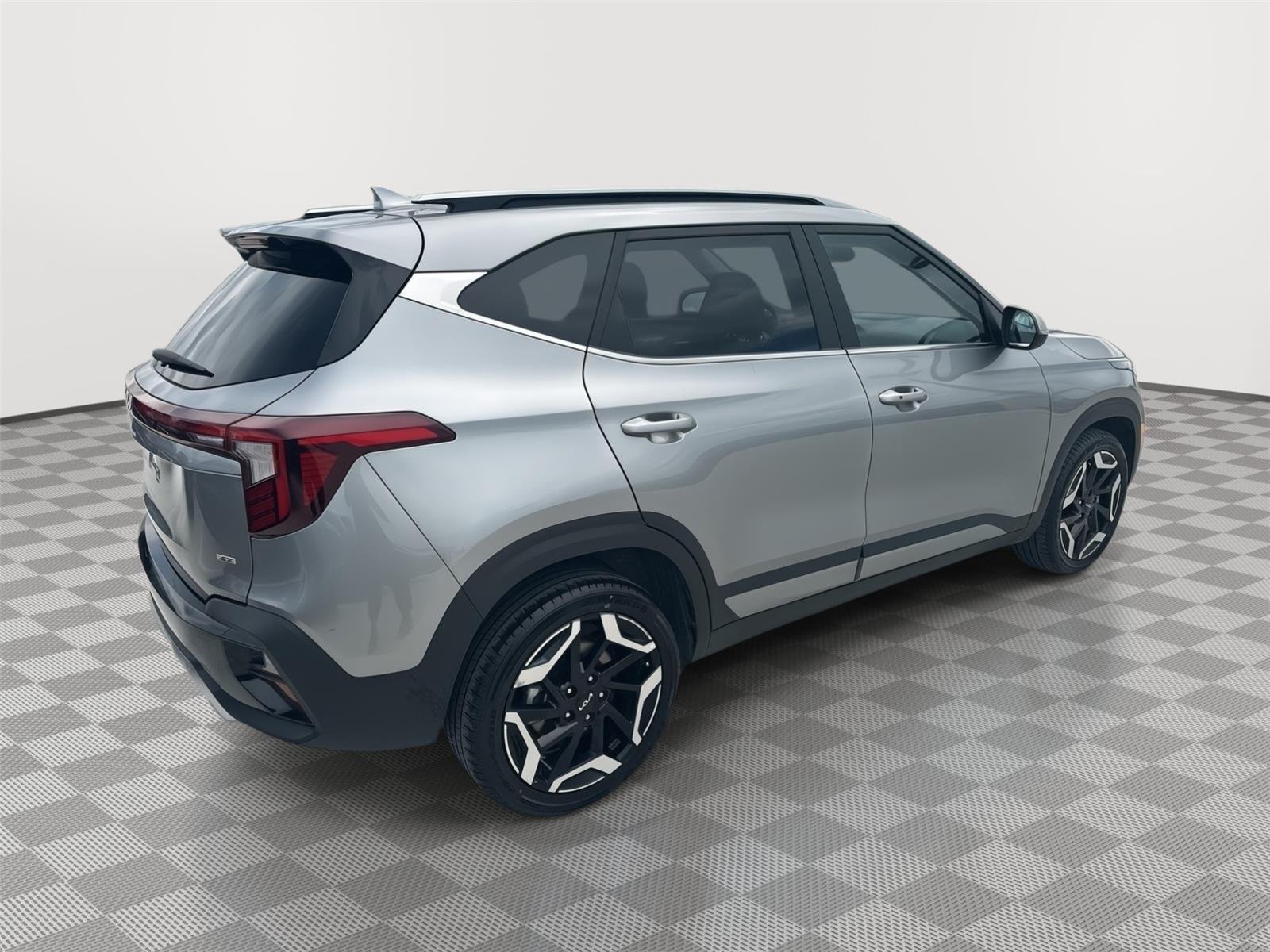 Used 2024 Steel Gray Kia SX image 4