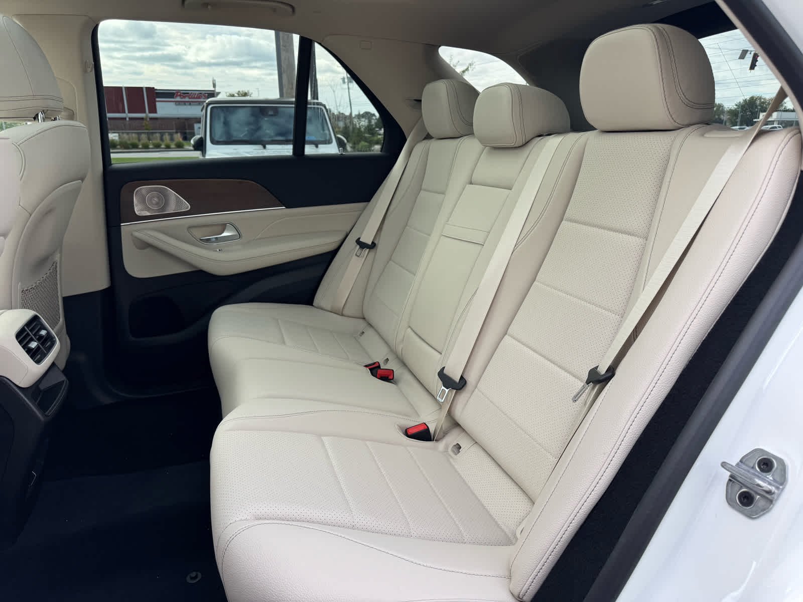 New 2026 Polar White Mercedes-Benz GLE 450 image 35
