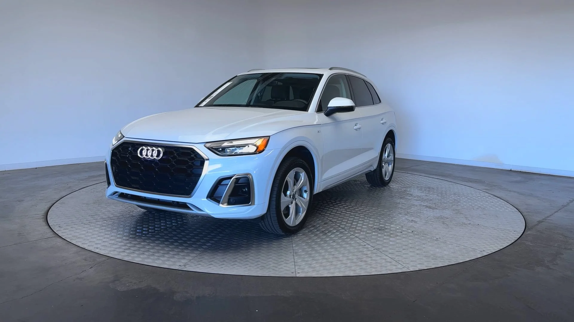 Used 2025 Glacier White Metallic Audi S line Premium Plus image 4