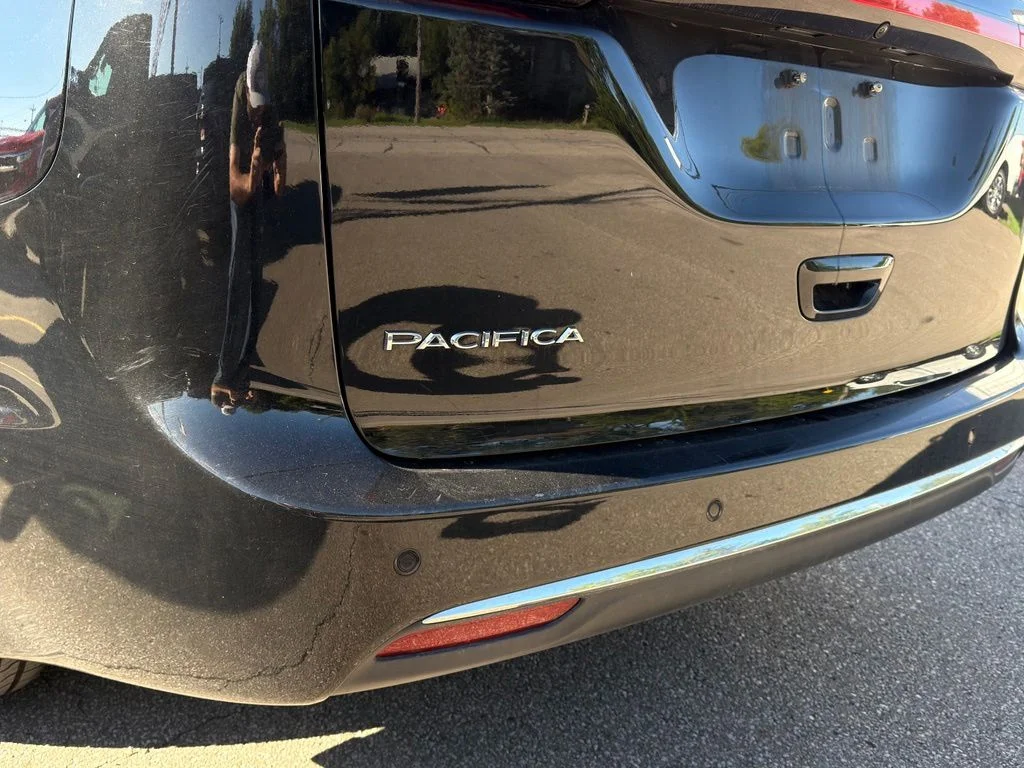 Used 2025 Black Chrysler Select image 14