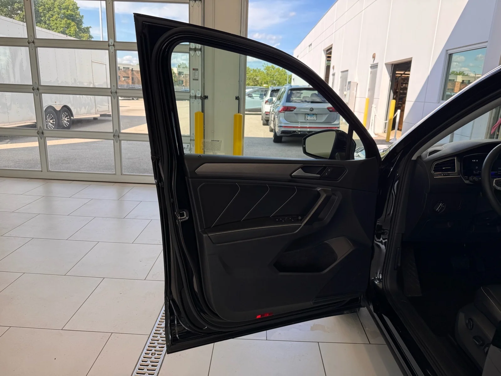 Used 2023 Black Volkswagen 2.0T SE 4MOTION image 9