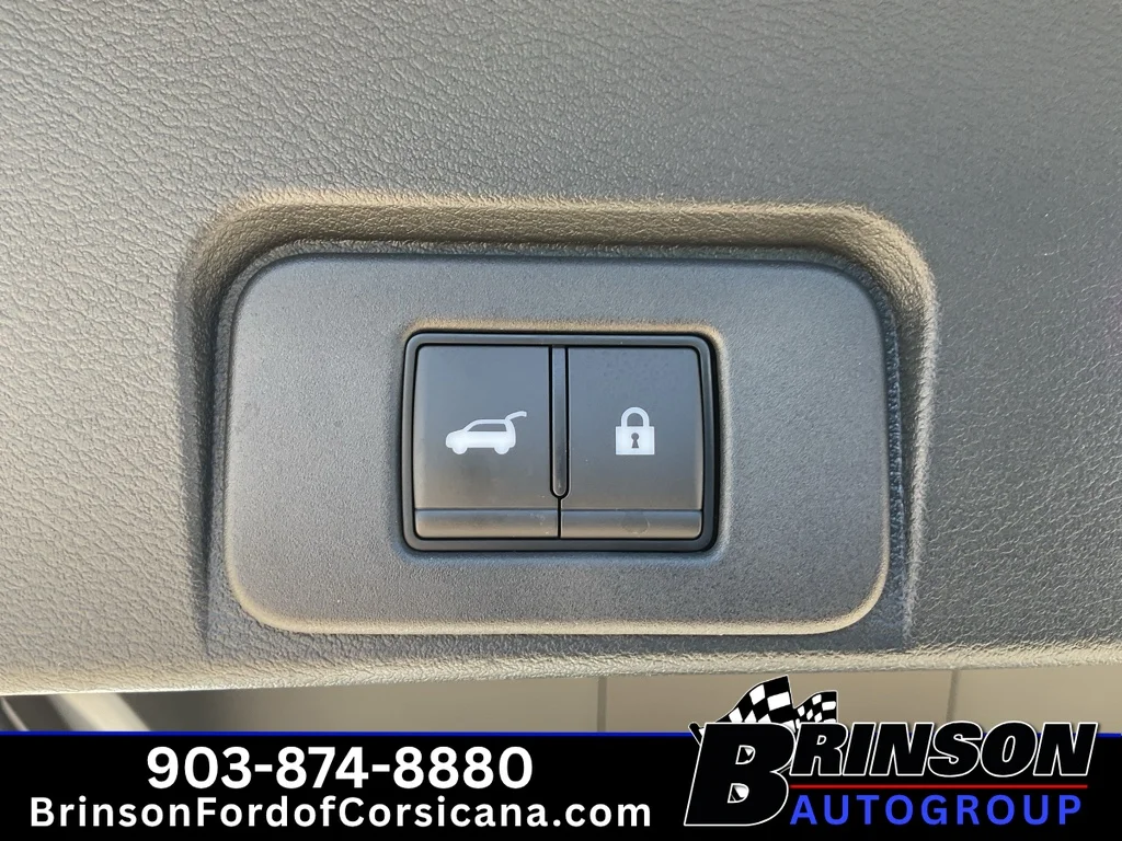 Used 2026 White / Black Nissan Platinum image 12