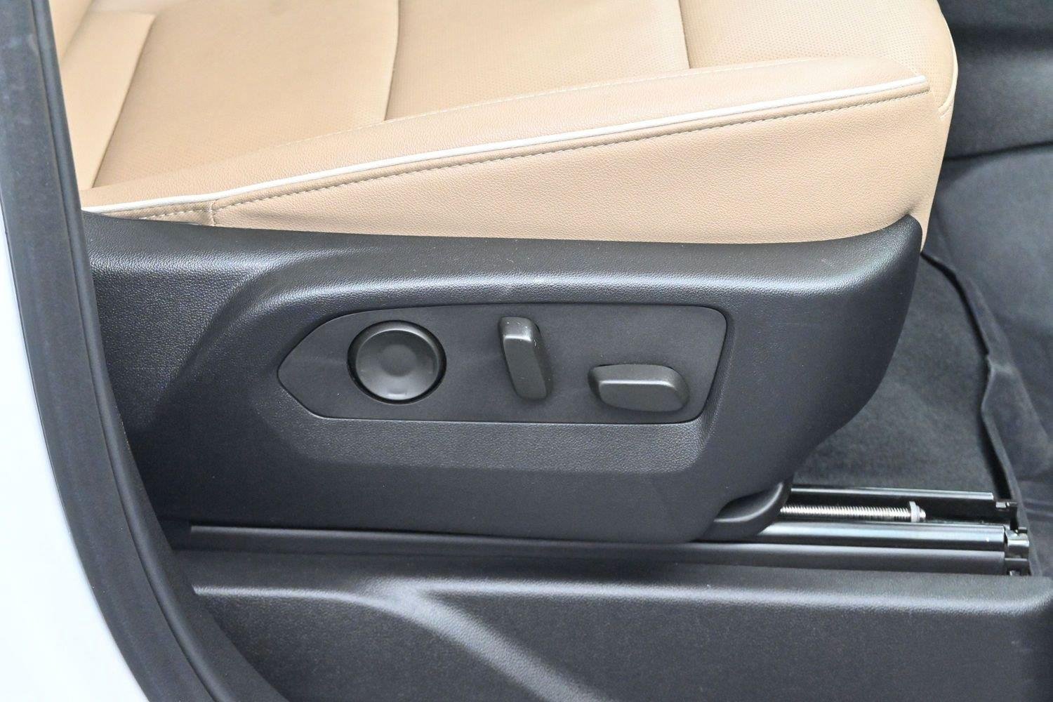 Used 2024 Summit White Chevrolet Premier image 36