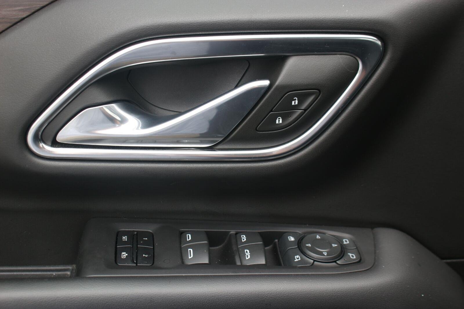 Used 2024 Black Chevrolet Z71 image 16