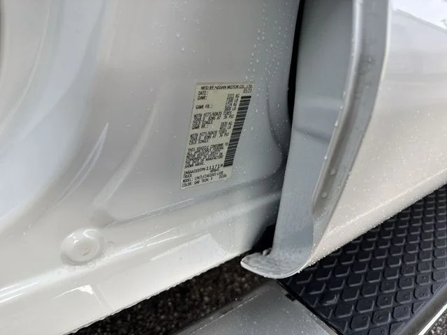 Used 2023 White Nissan Platinum Reserve image 35