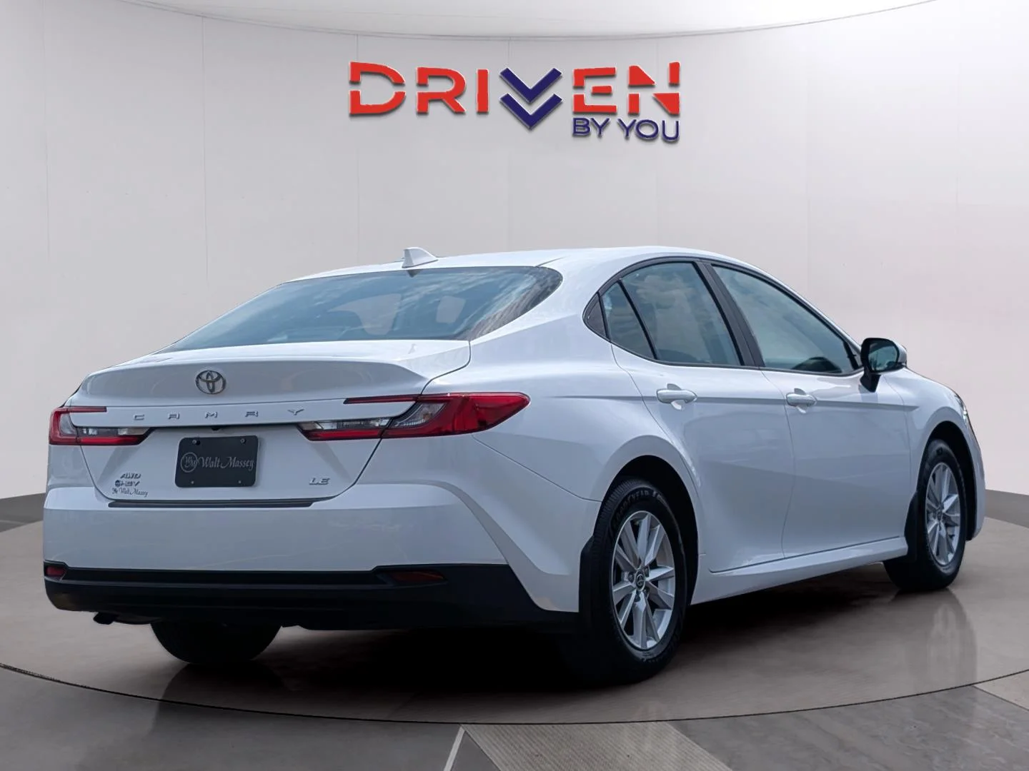 Used 2025 Ice Cap Toyota LE image 5