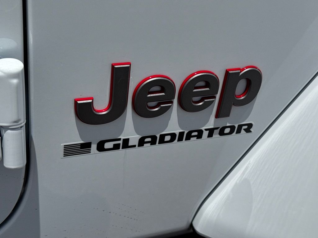 New 2026 Bright White Clear-Coat Exterior Paint Jeep Rubicon image 8