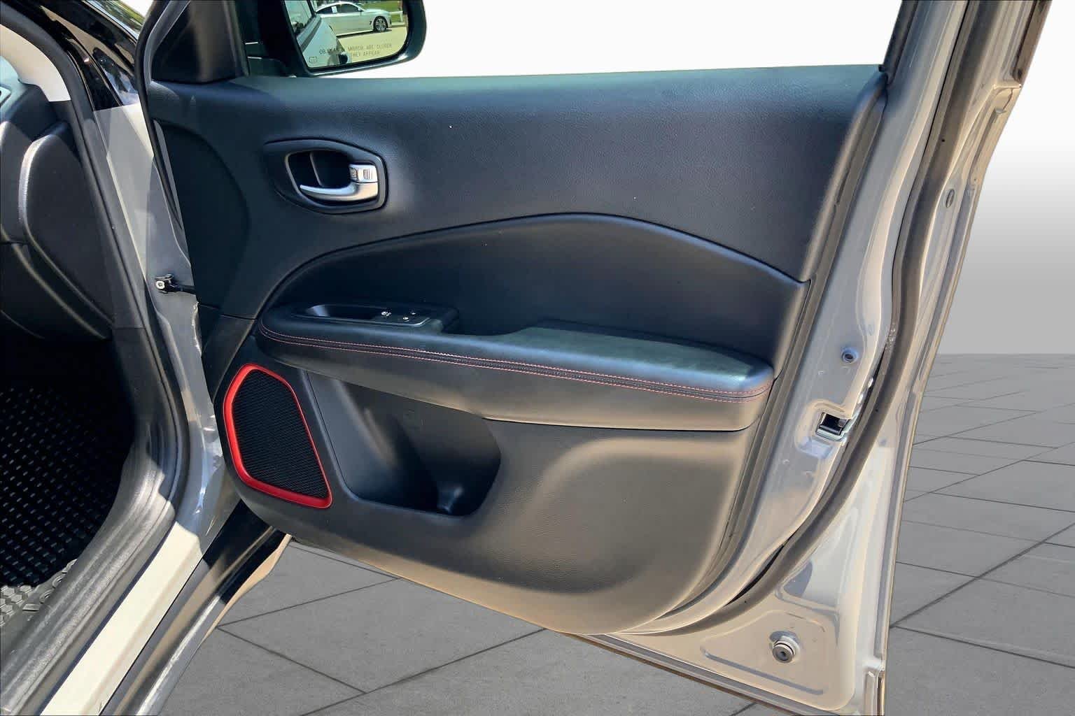 Used 2020 Sting-Gray Clearcoat Jeep Trailhawk image 23
