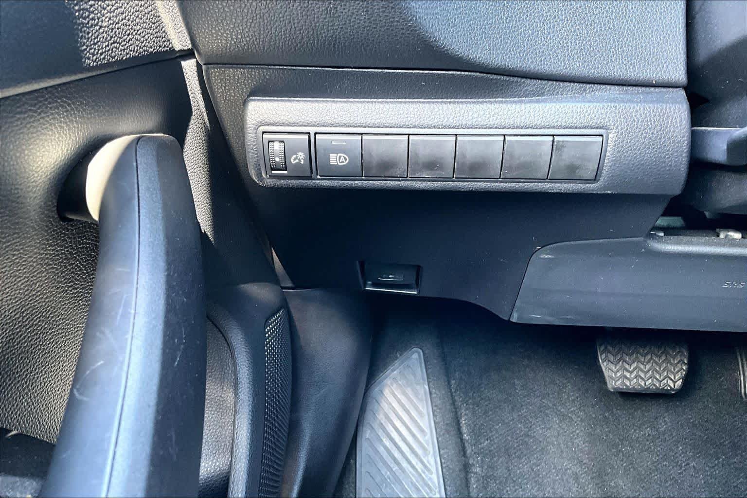 Used 2026 Celestite Toyota LE image 31
