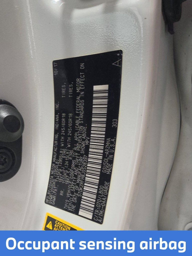 Used 2018 White Toyota XLE image 21