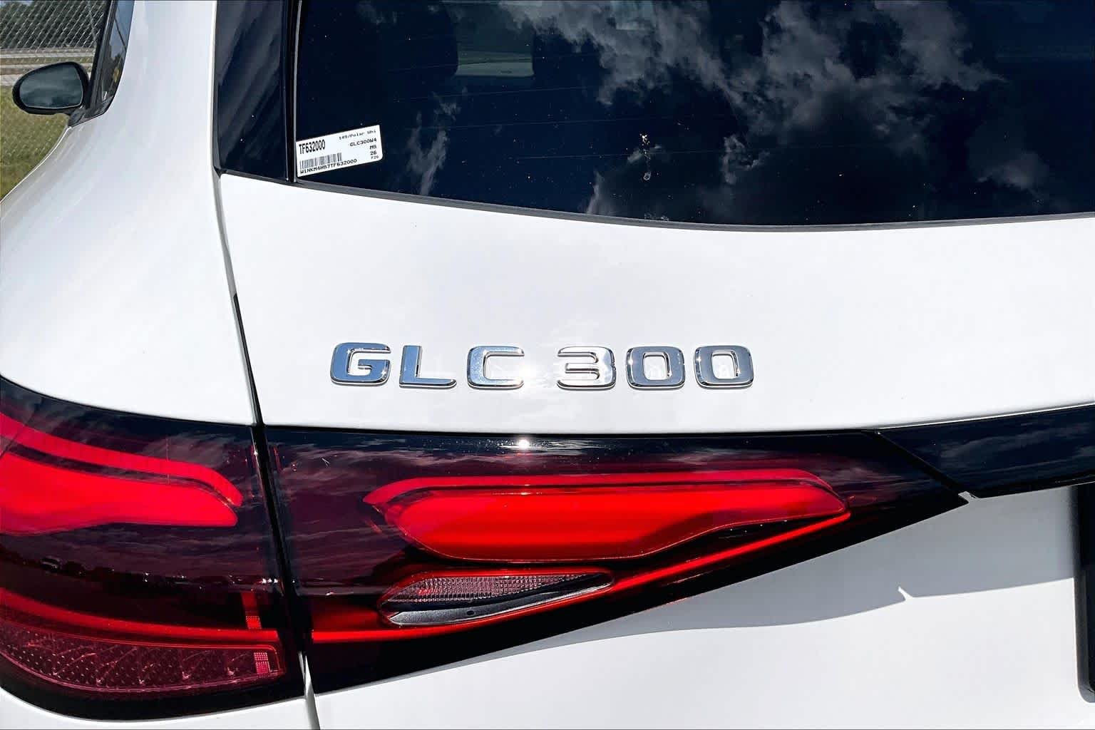 New 2026 Polar White Mercedes-Benz GLC 300 image 7