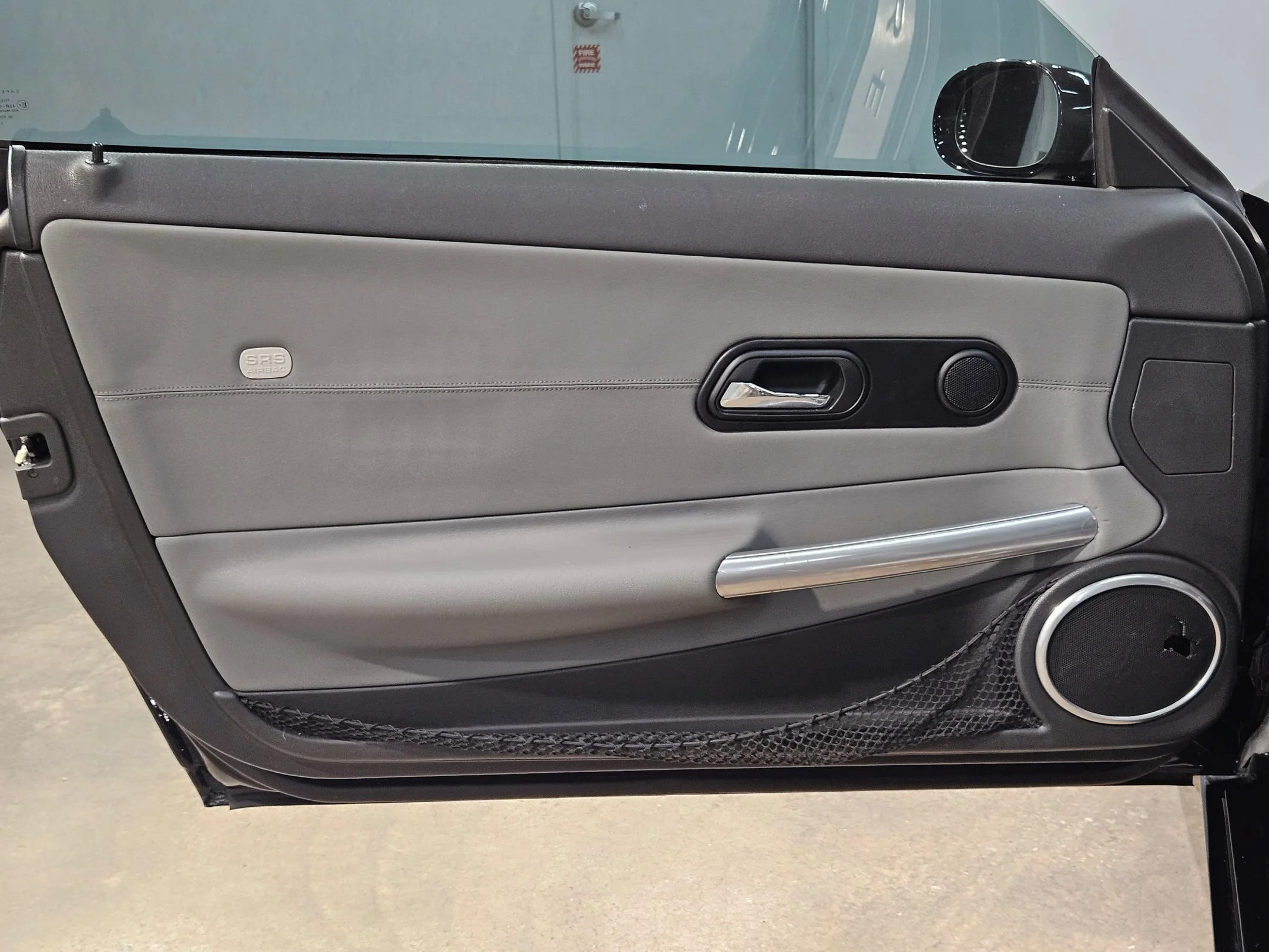 Used 2004 Black Chrysler  image 12