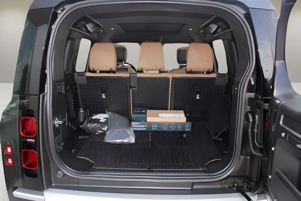 Certified Used 2025 Gray Land Rover S image 15